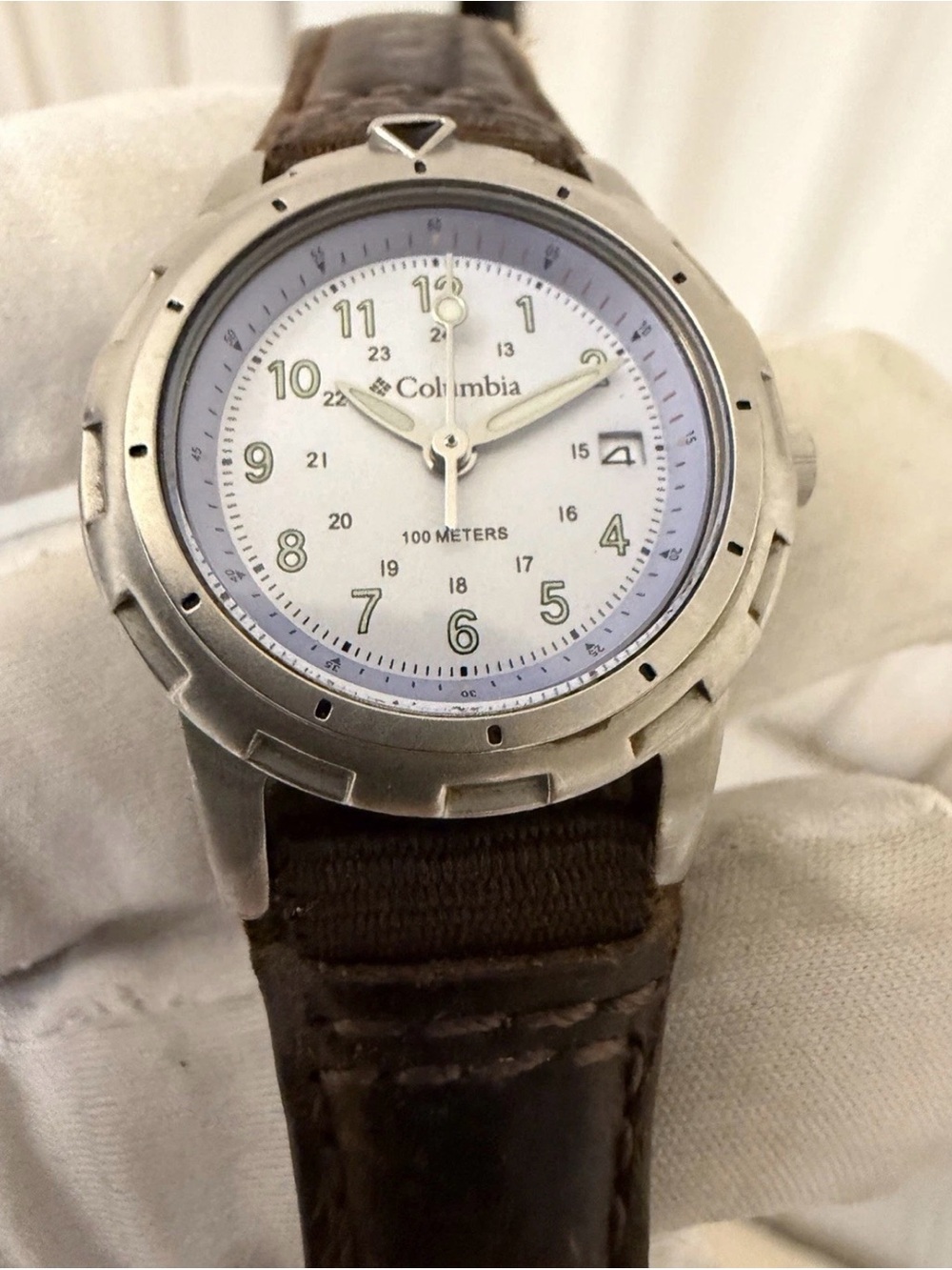 Columbia CL-7308 Women’s Field Watch Stainless Steel White Dial Date 100M Quartz